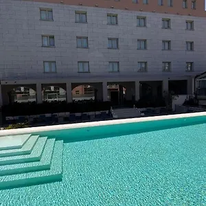 Hotel For ****